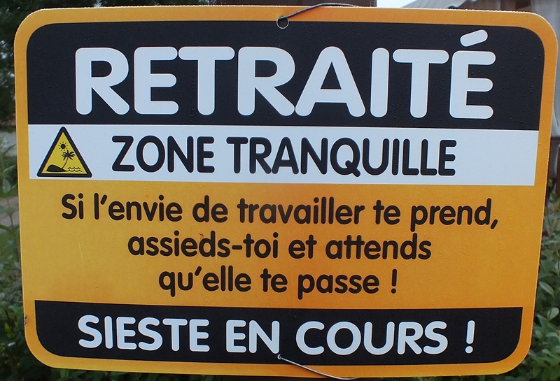 pancarte rue des retraités...